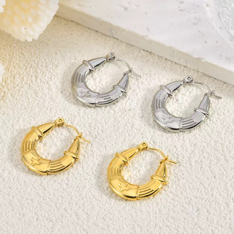 Reminiscence hoops earrings