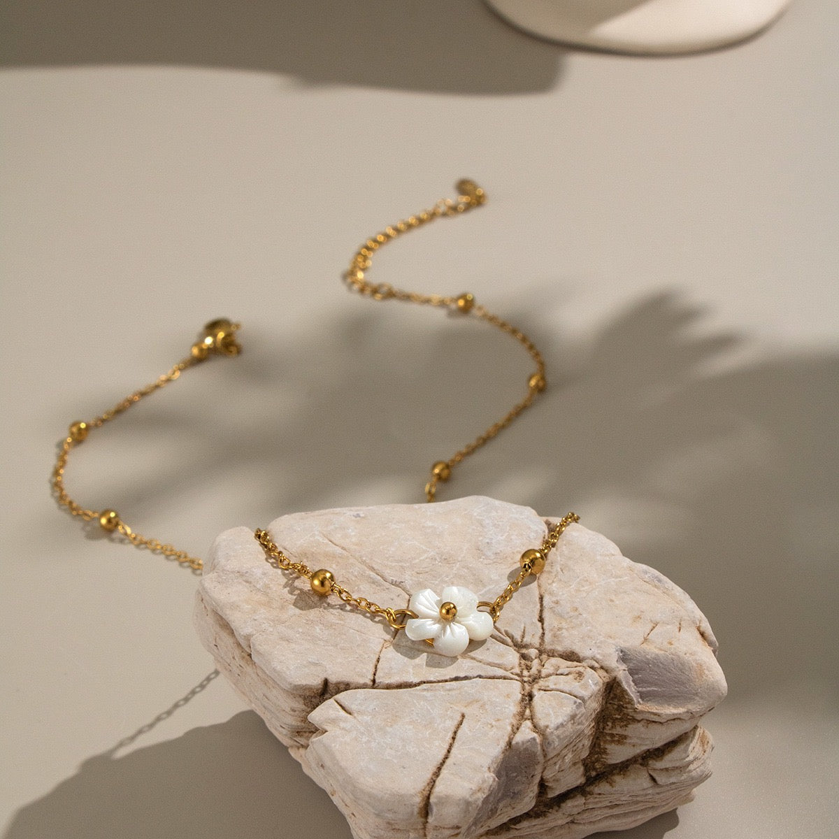 White flower bracelet and necklace set