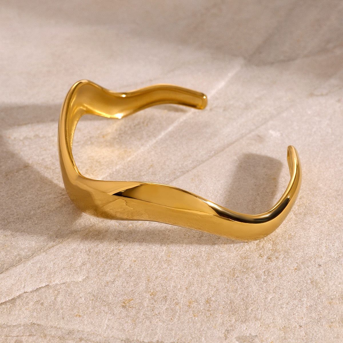 Wave bangle