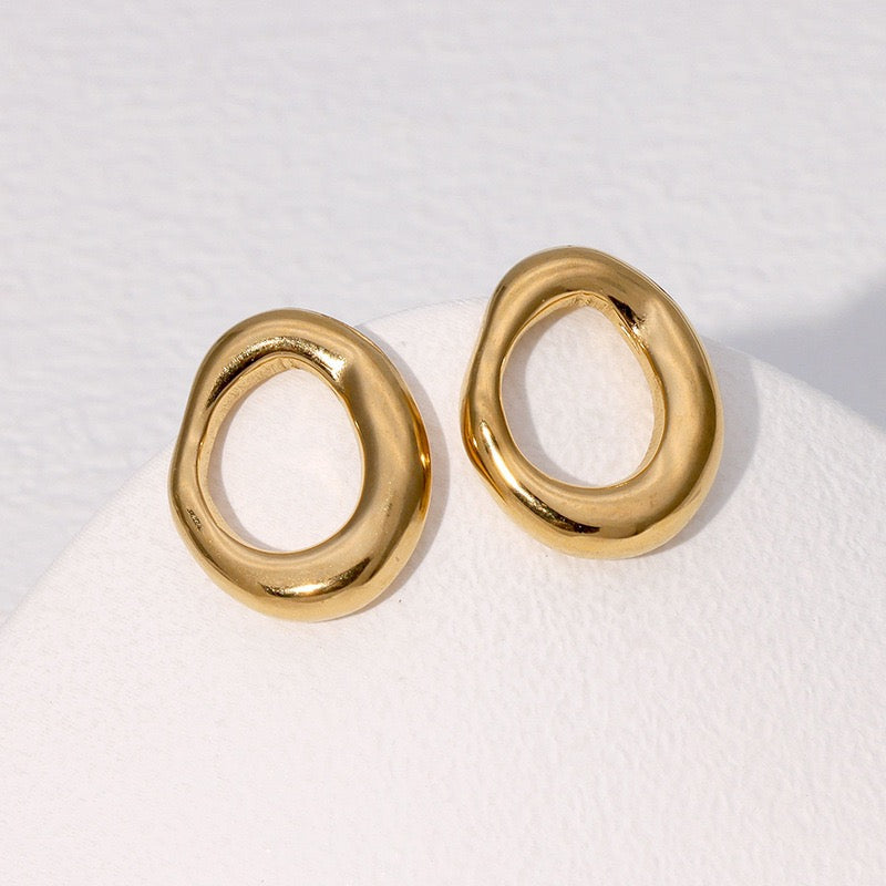 Oval hoops earrings