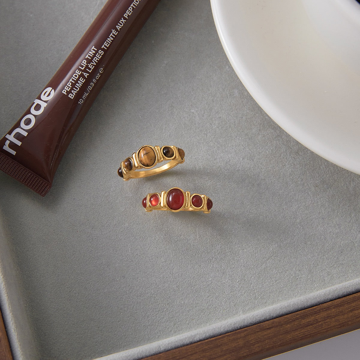 Elizabeth's crown rings