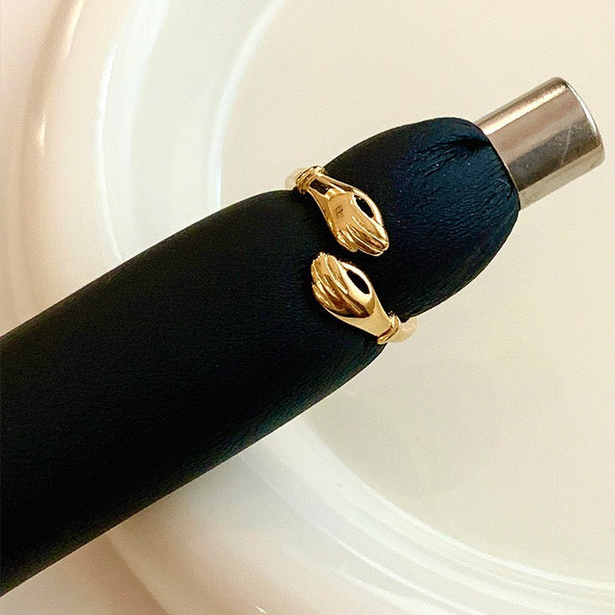 Amorette Hug Ring