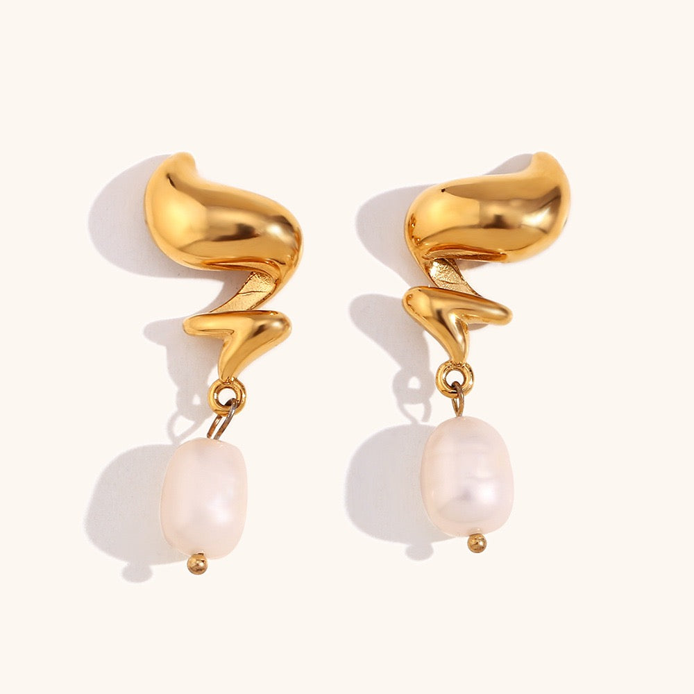 Demi Cloud pearl earrings