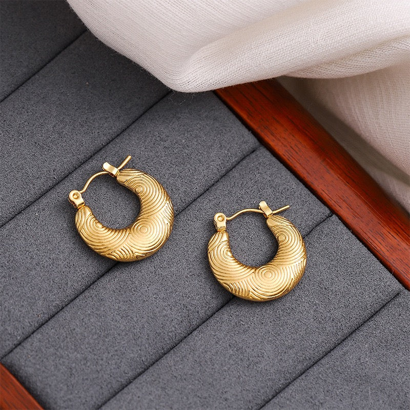 Reminiscence hoops earrings