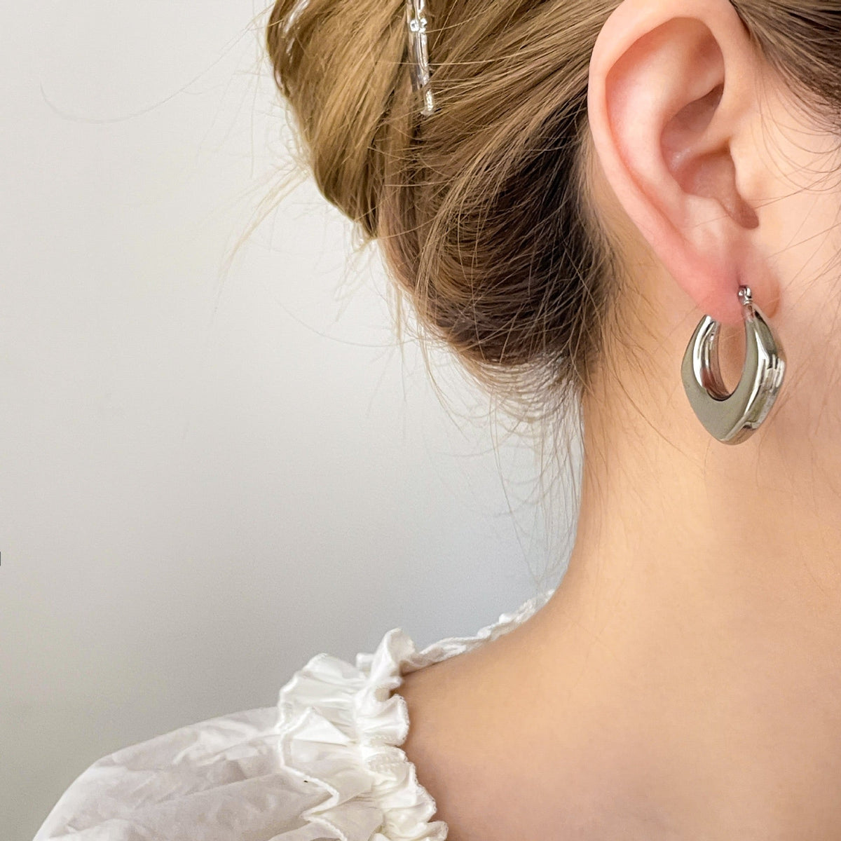 Reminiscence hoops earrings
