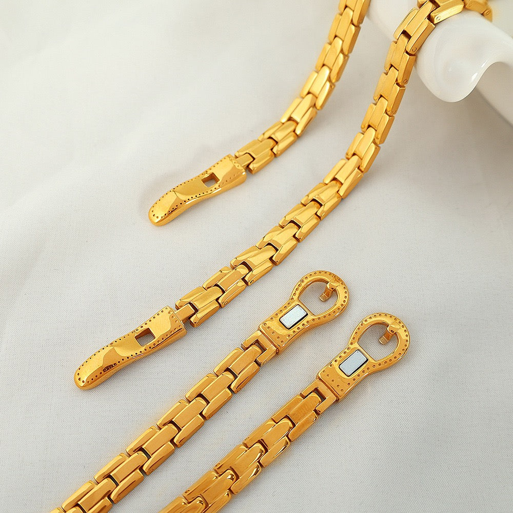 Statement chunky chain bracelets