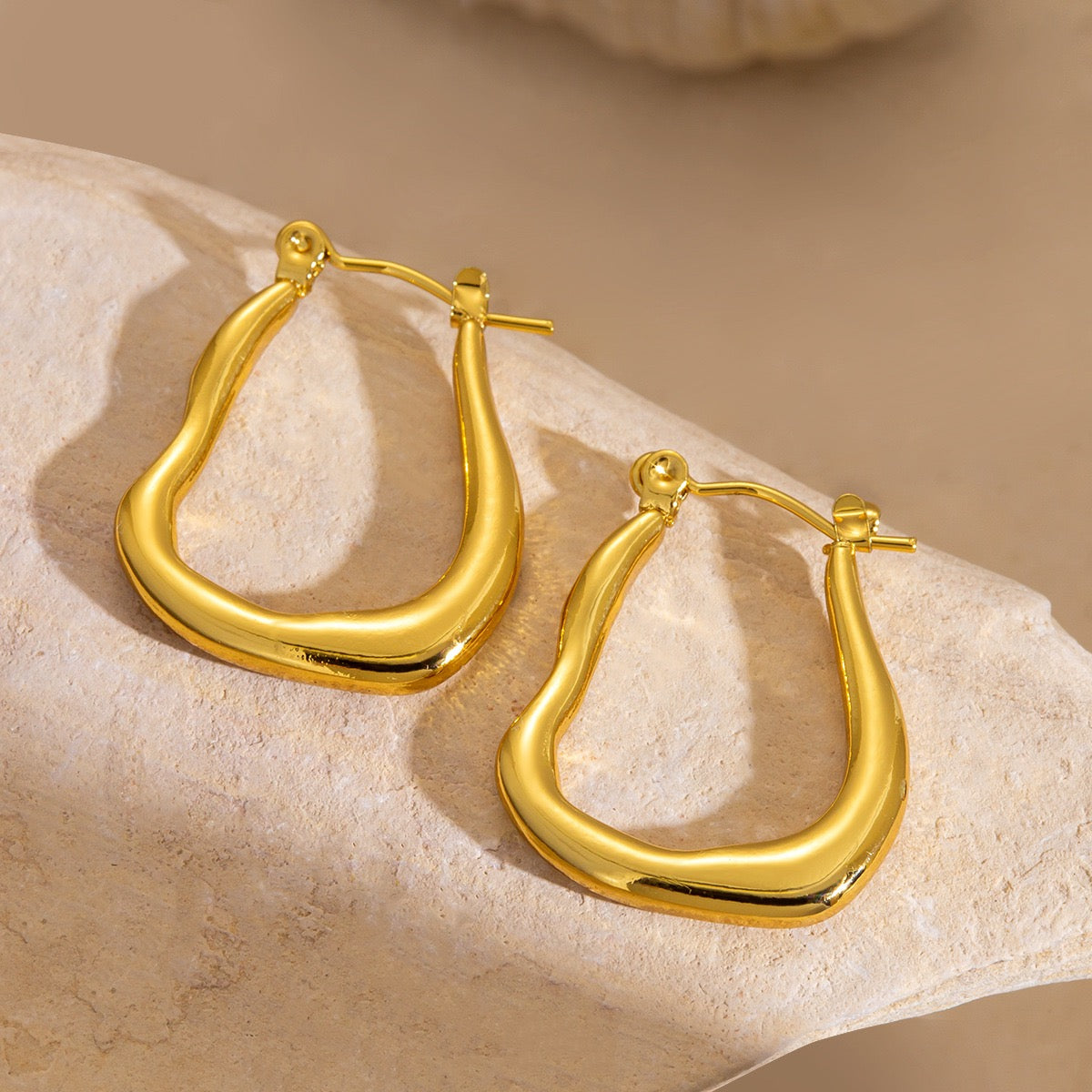 Alice twist hoops