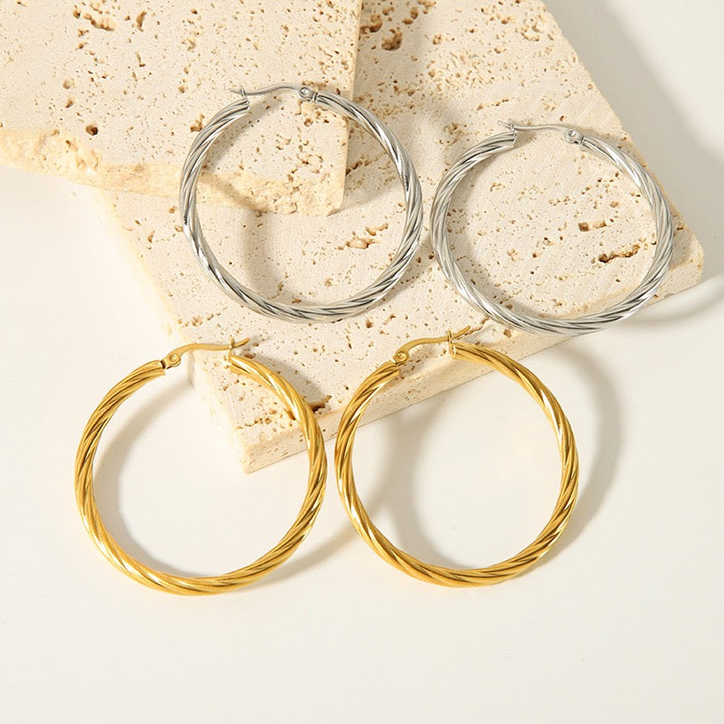 Reminiscence hoops earrings