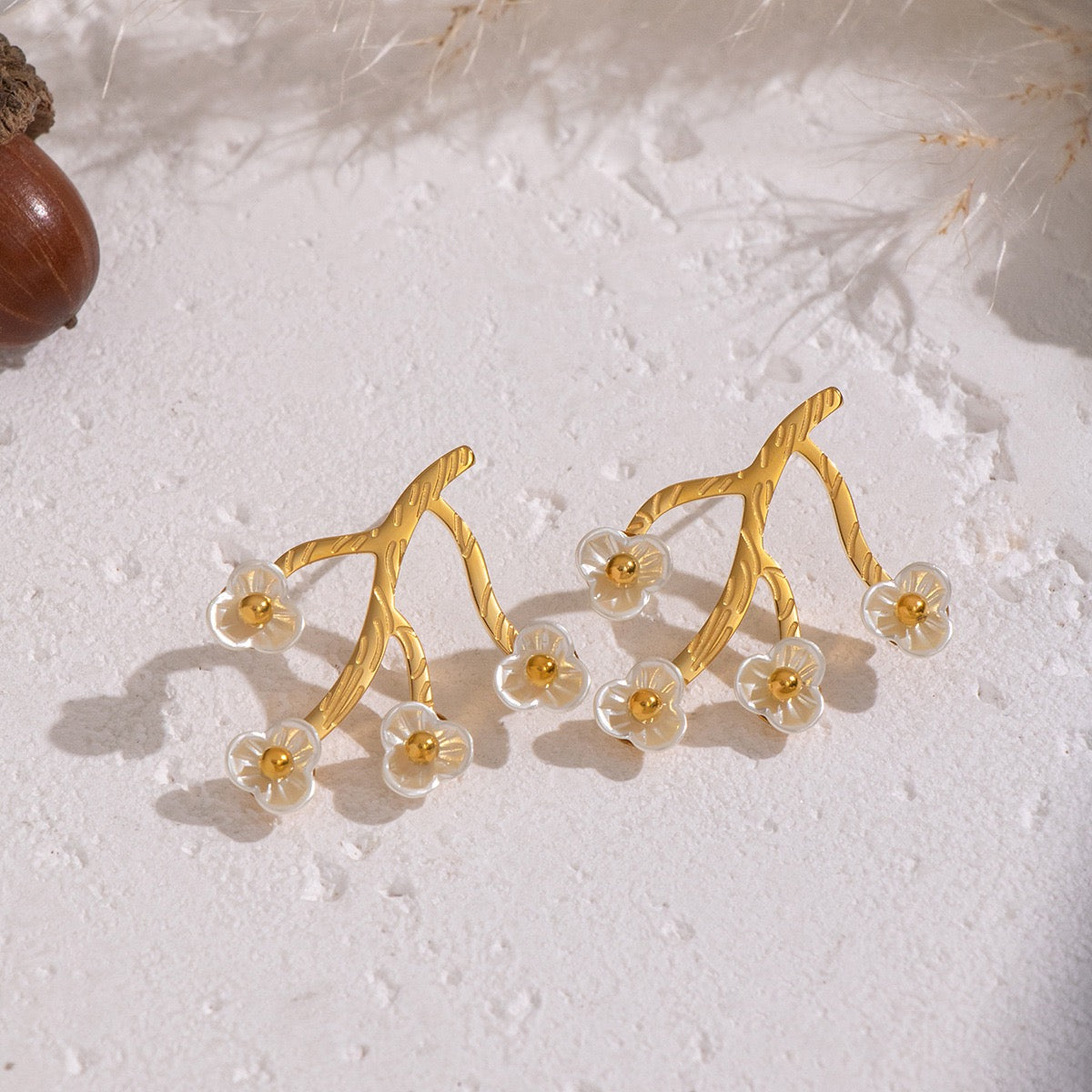 Tizzy pearly flower earrings