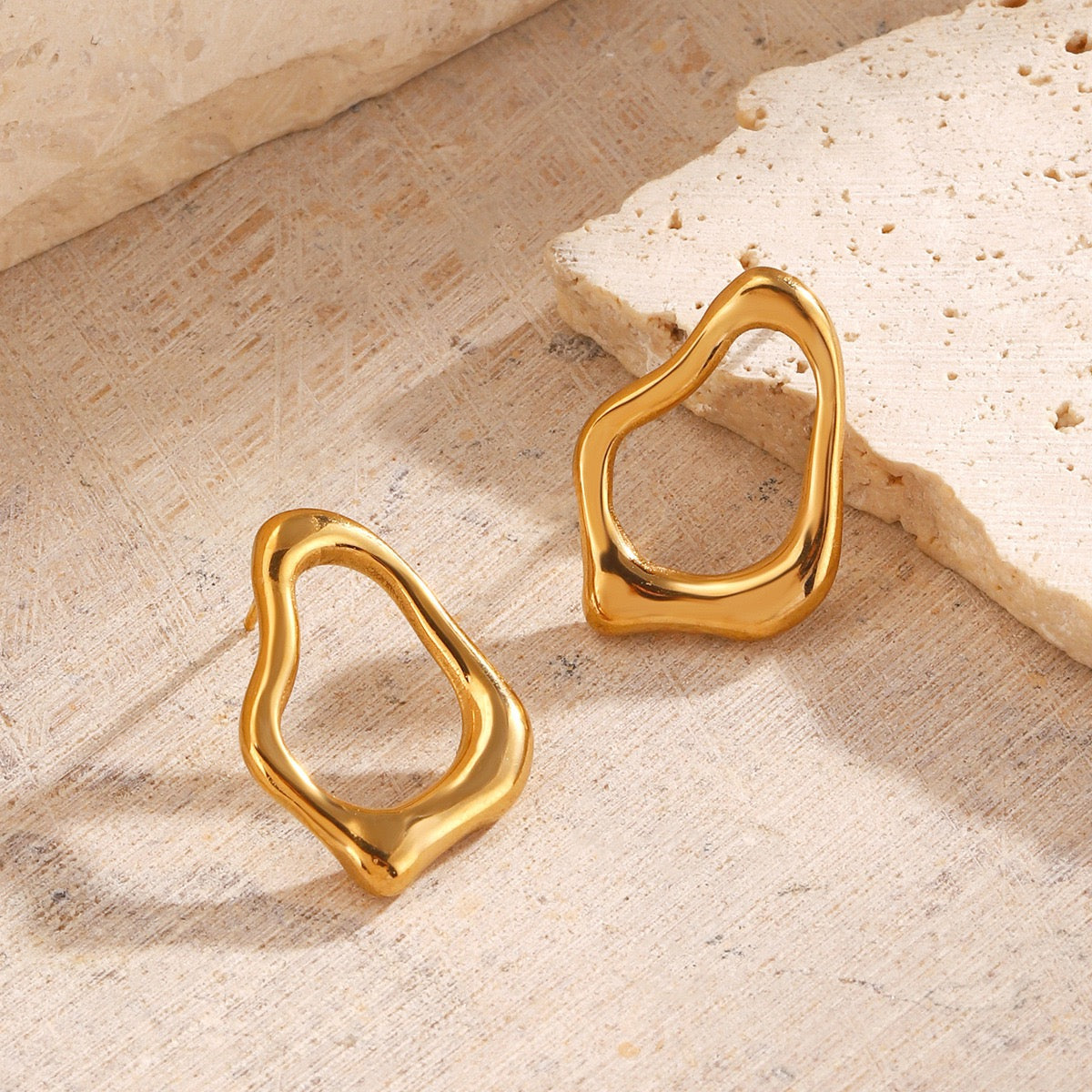 Oval hoops earrings