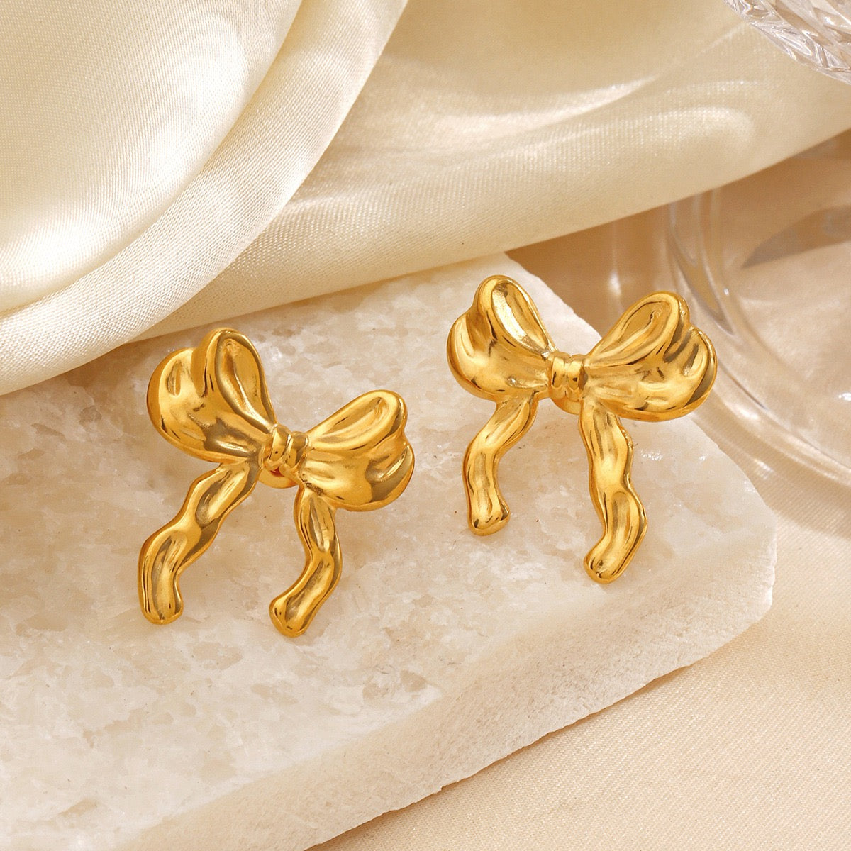 Pearly bows and butterfly earrings