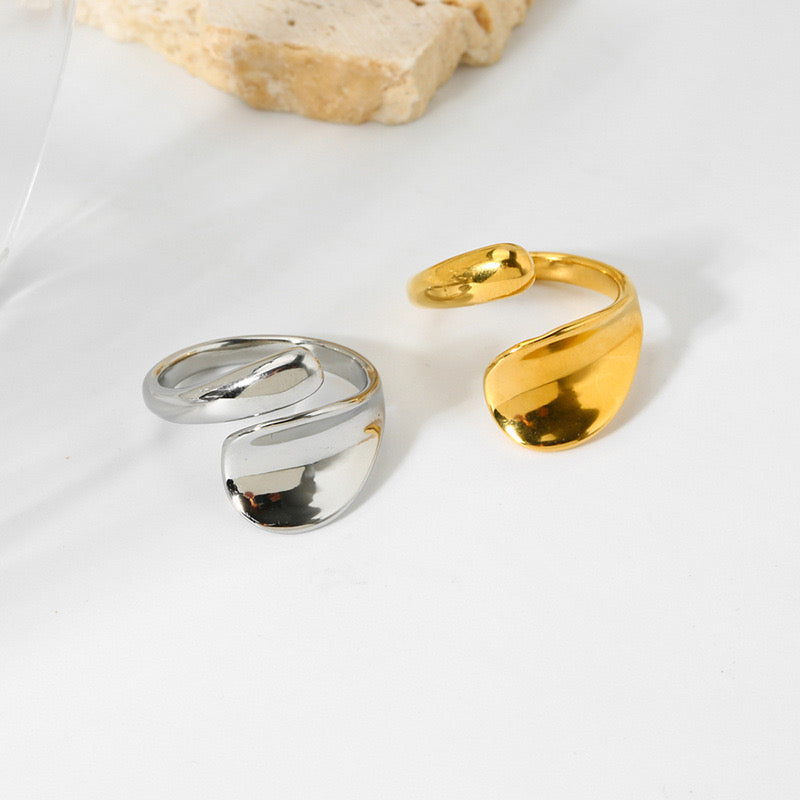 Boorea triangle studs