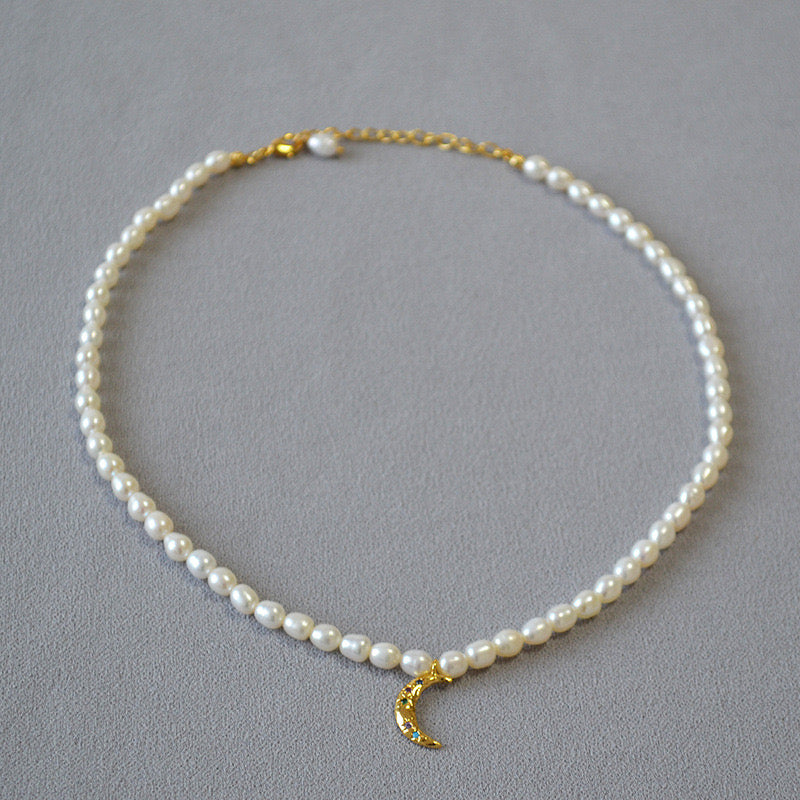 Sitka New moon pearl necklace