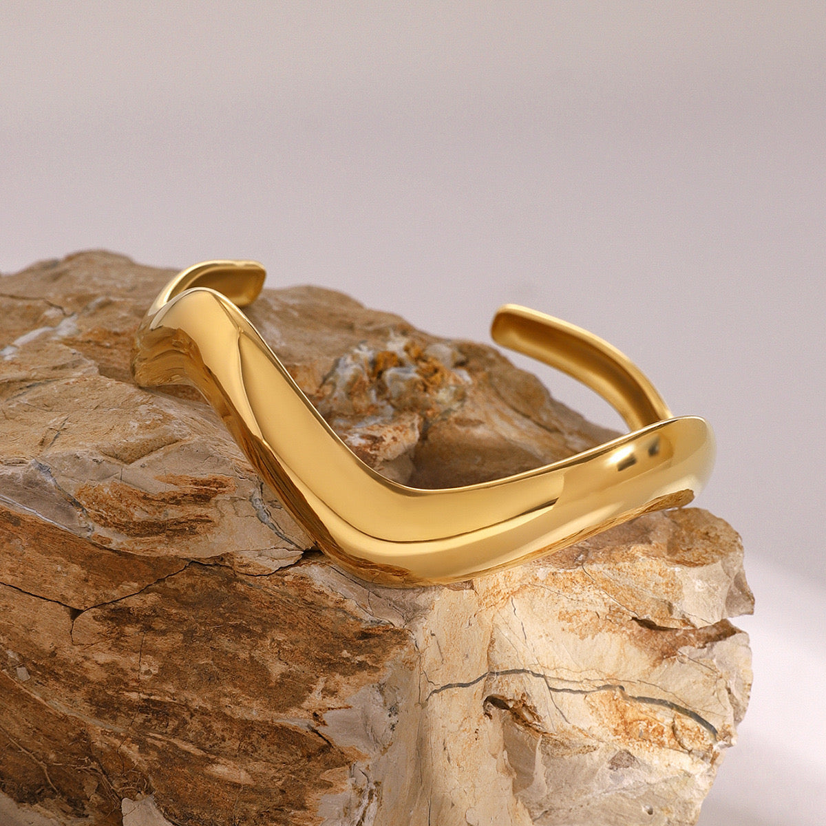 Wave bangle