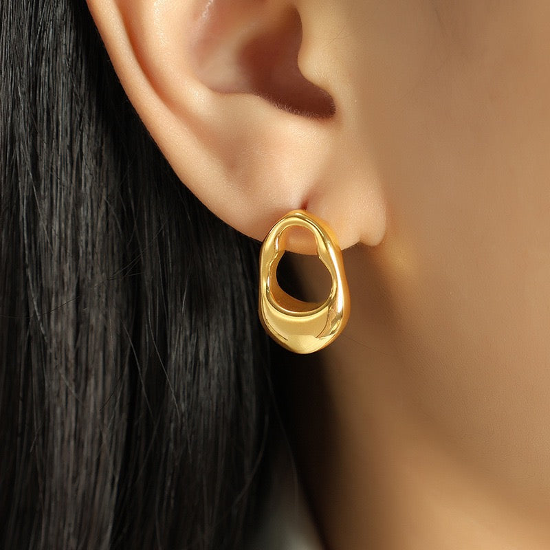 Oval hoops earrings