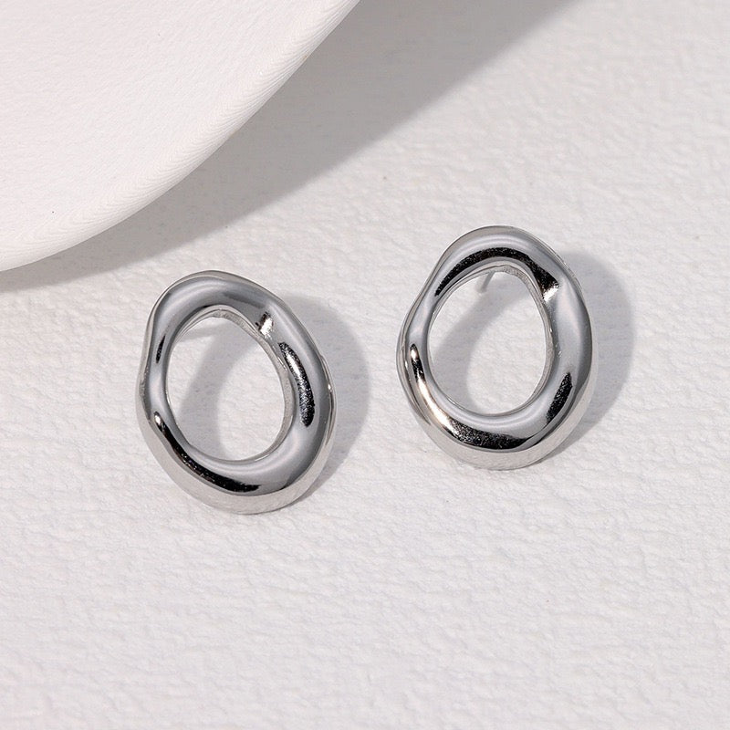 Oval hoops earrings