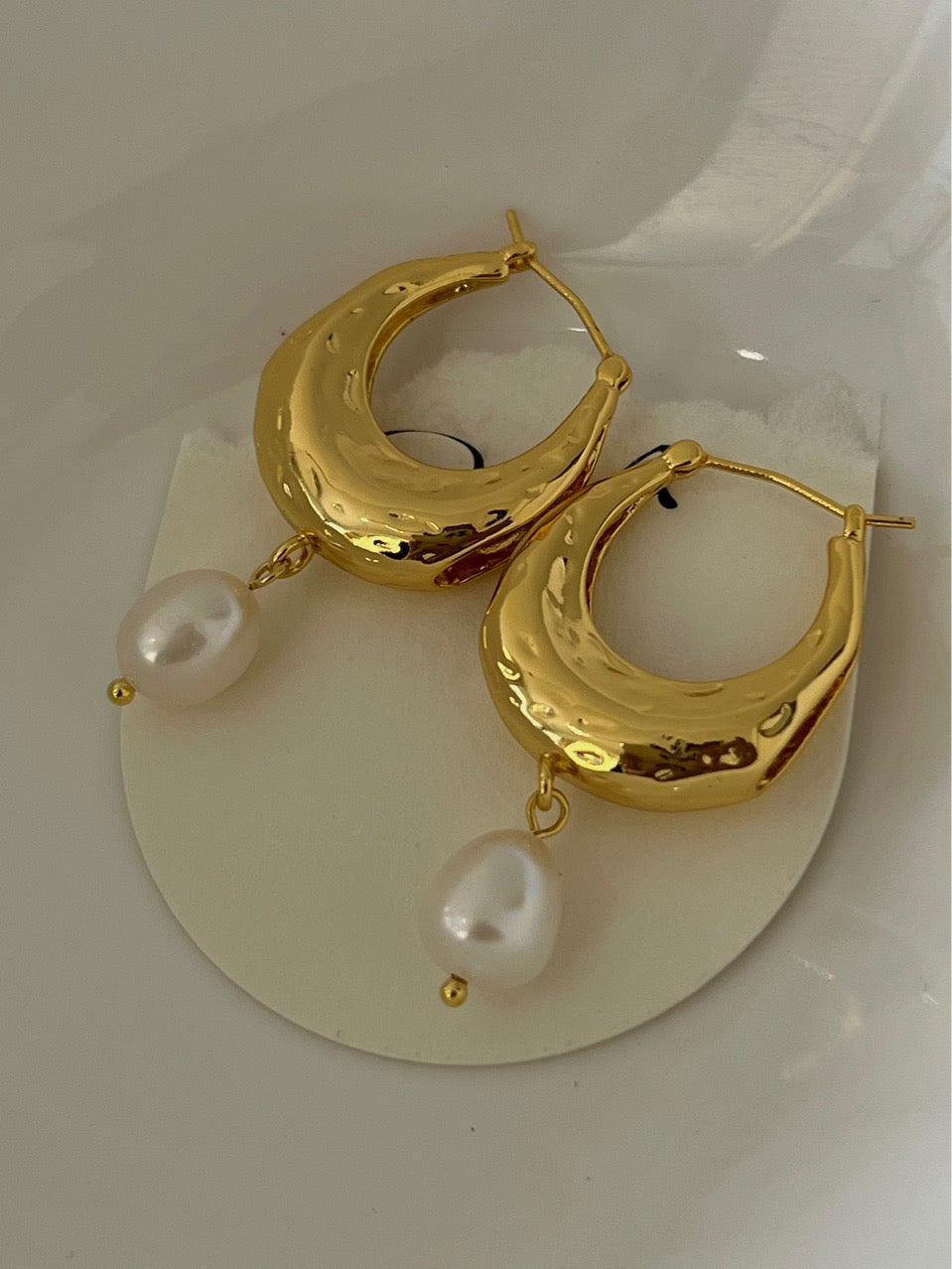Danna Cute dangled freshwater pearls hoops