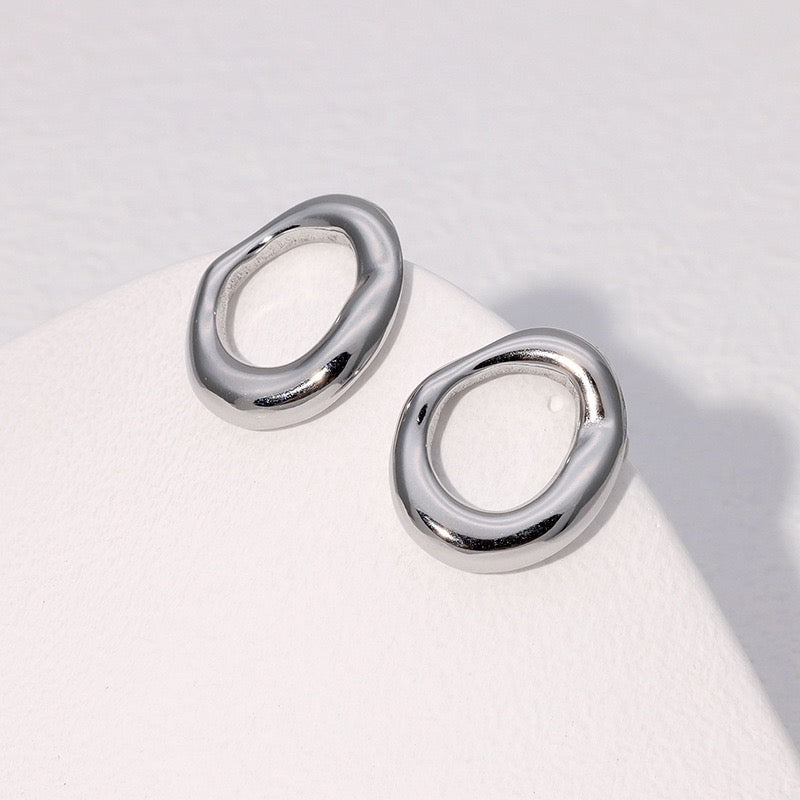Oval hoops earrings