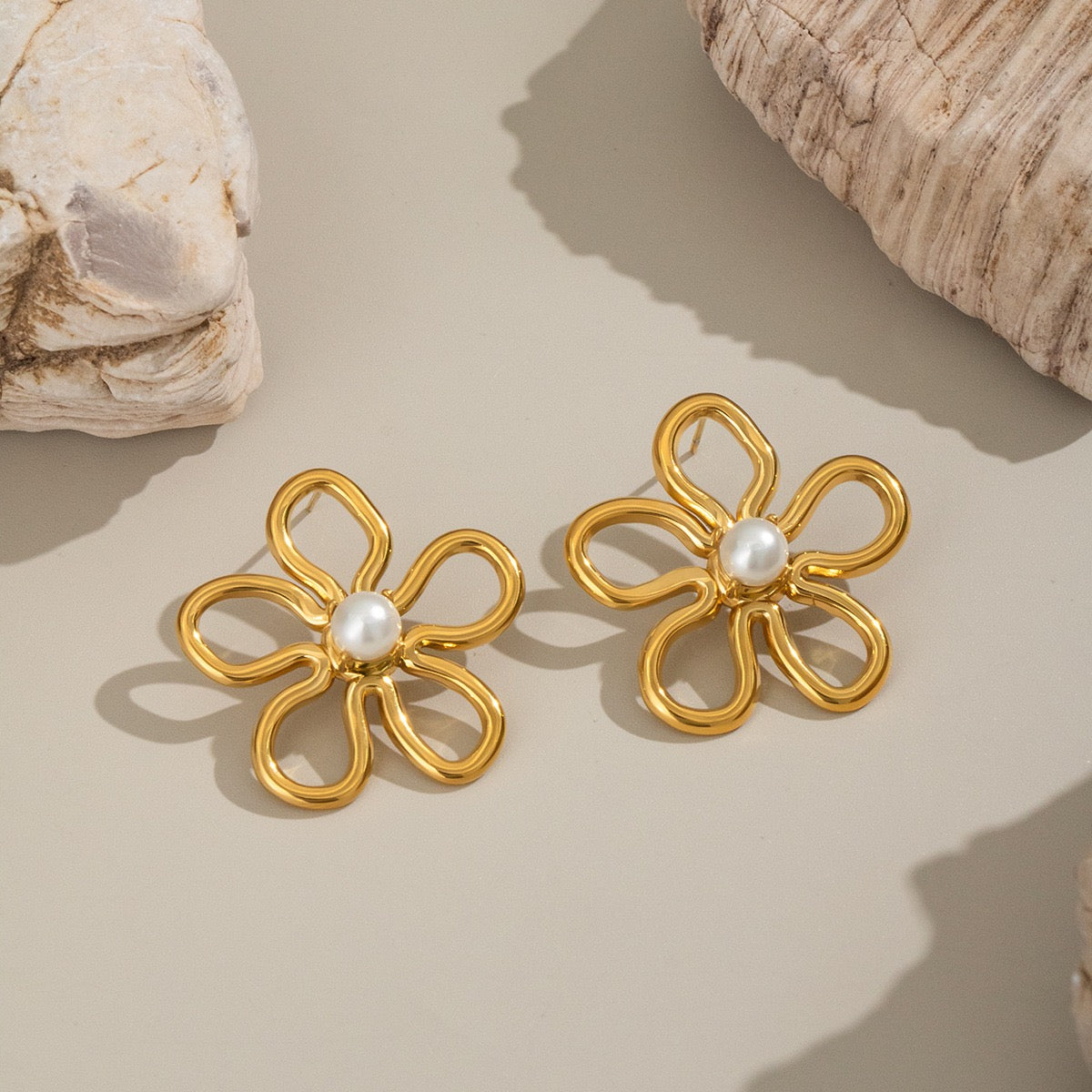 White pearly flower set