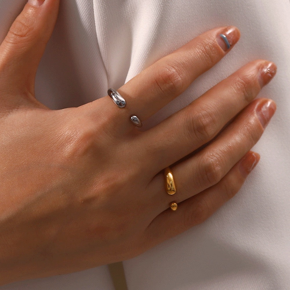 Boorea triangle studs