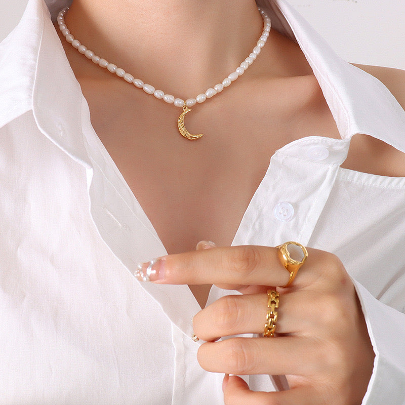 Losia New moon freshwater pearls necklace