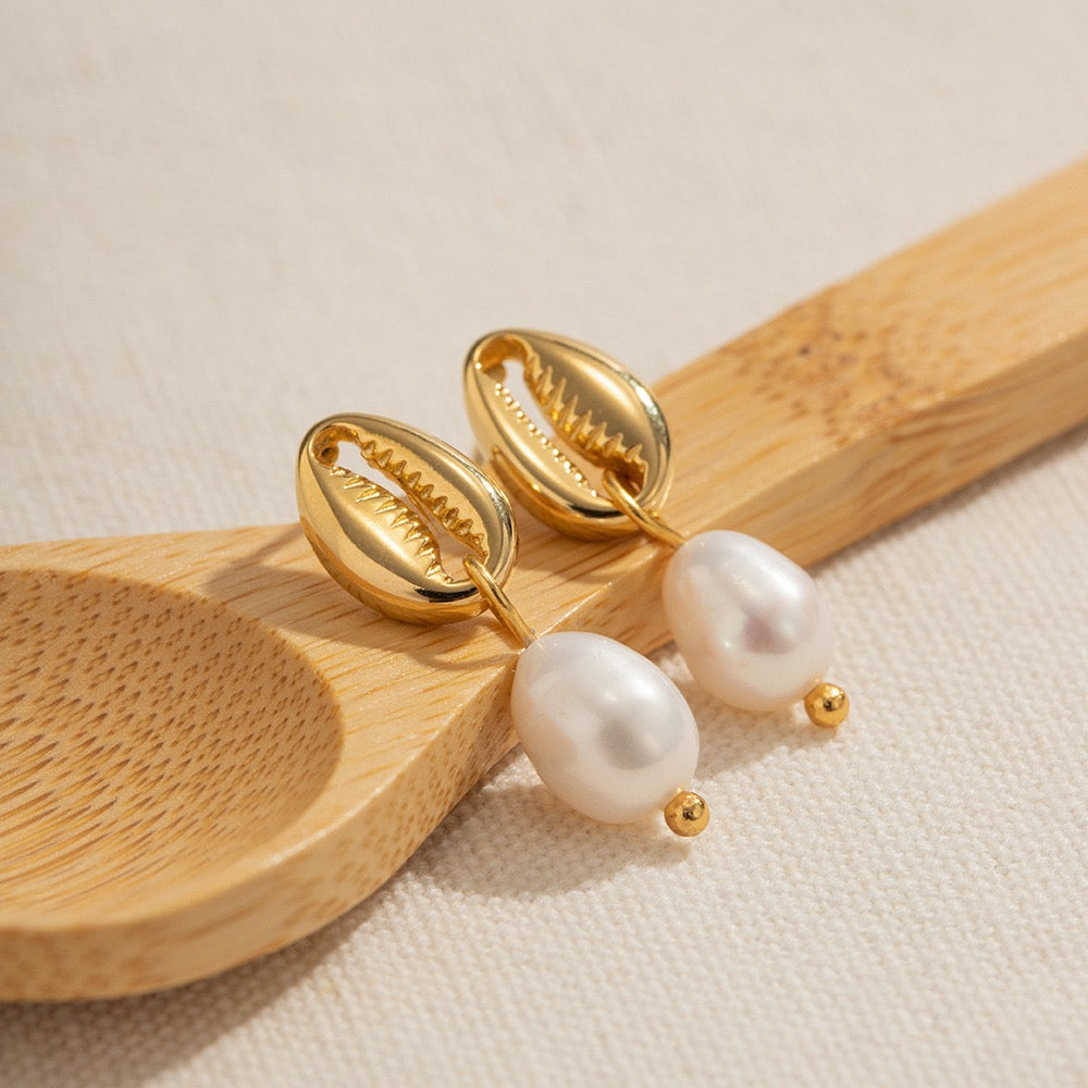 Tony Seashell pearl studs
