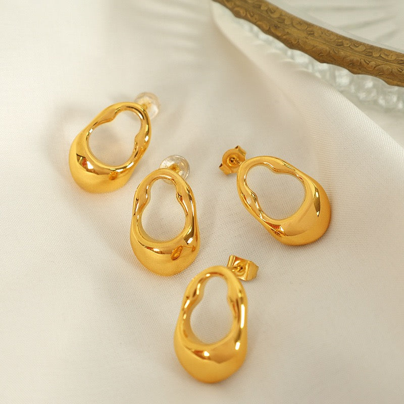 Oval hoops earrings
