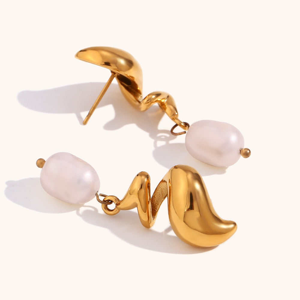 Demi Cloud pearl earrings