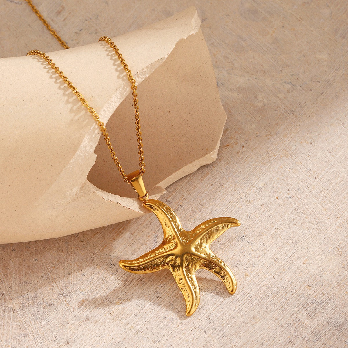 Starfish pendant necklace