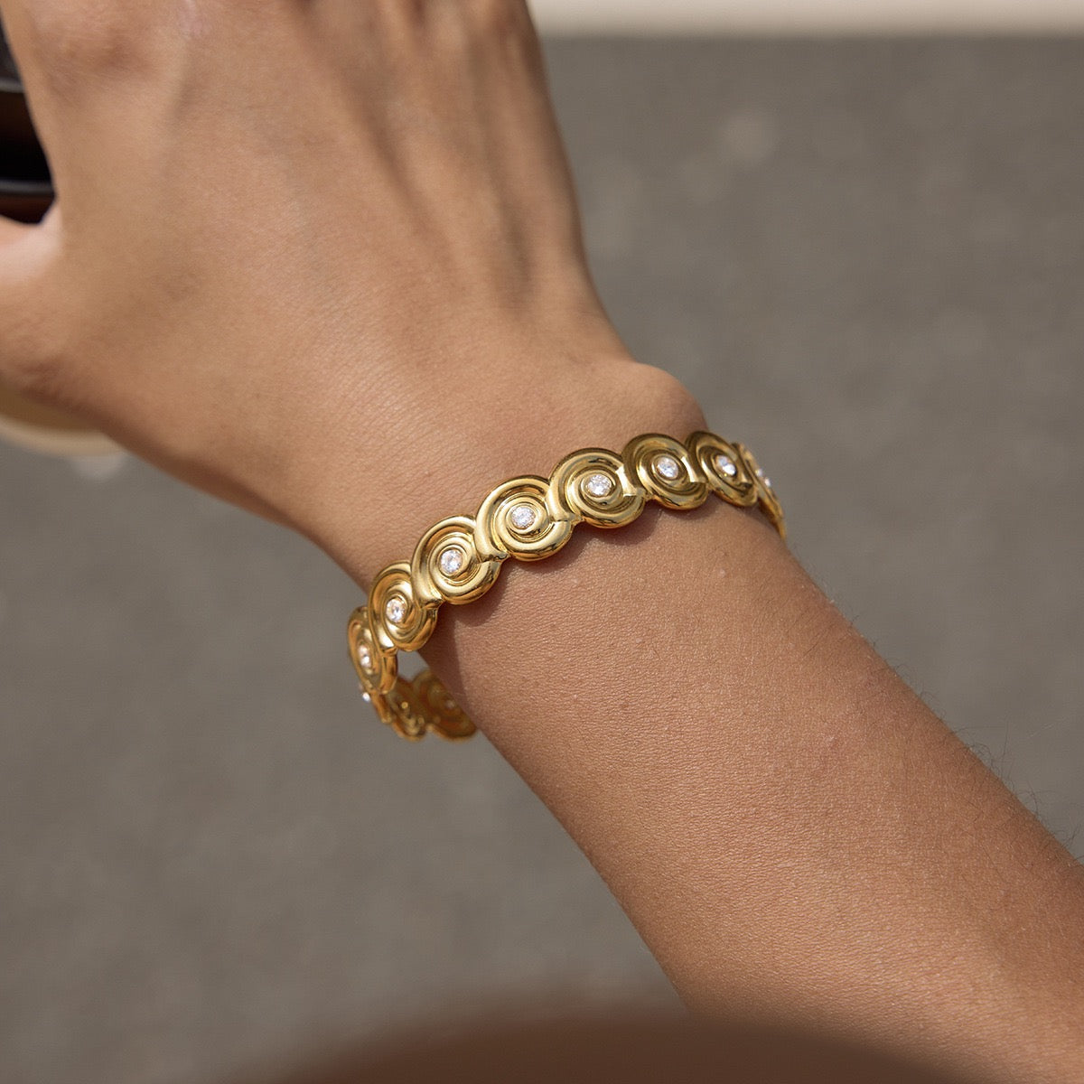 Swirl shells bangle
