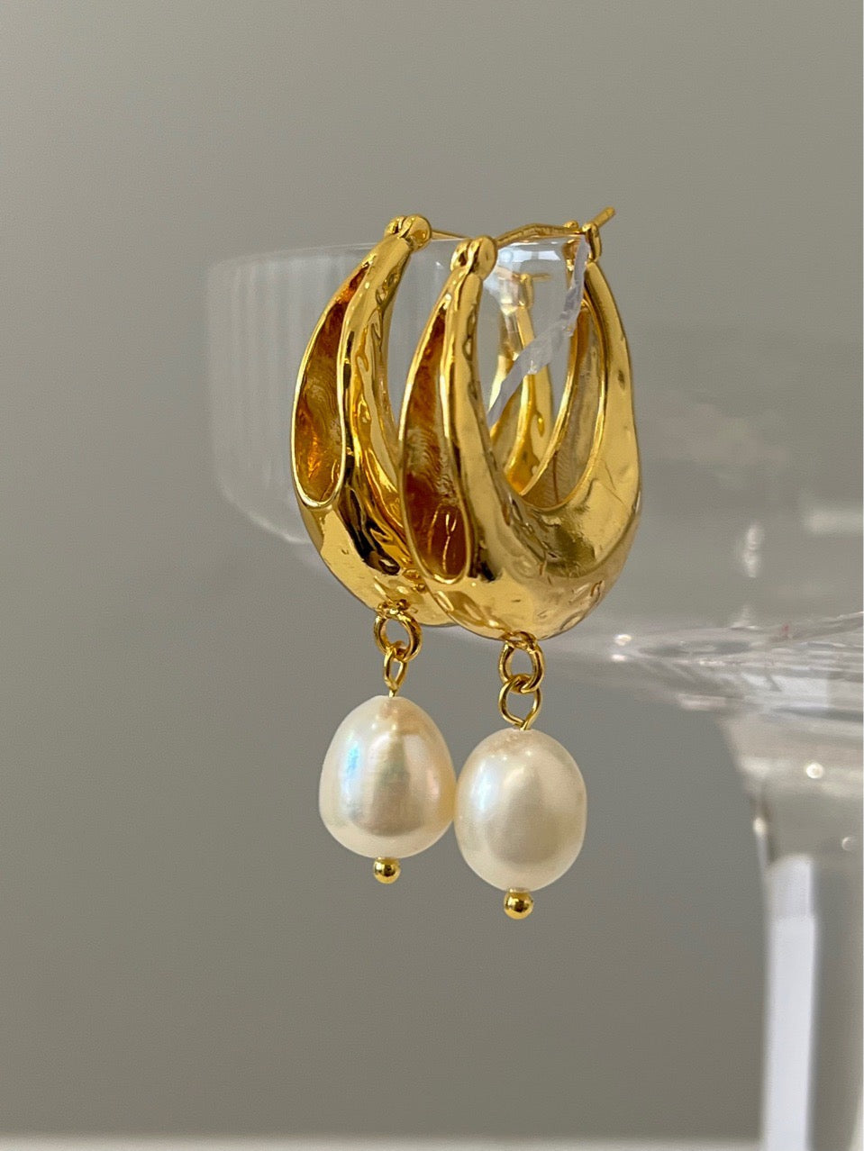 Danna Cute dangled freshwater pearls hoops