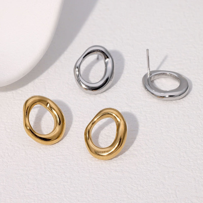 Oval hoops earrings