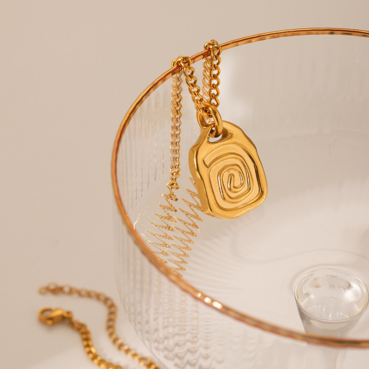 Three swirls earrings necklace collections
