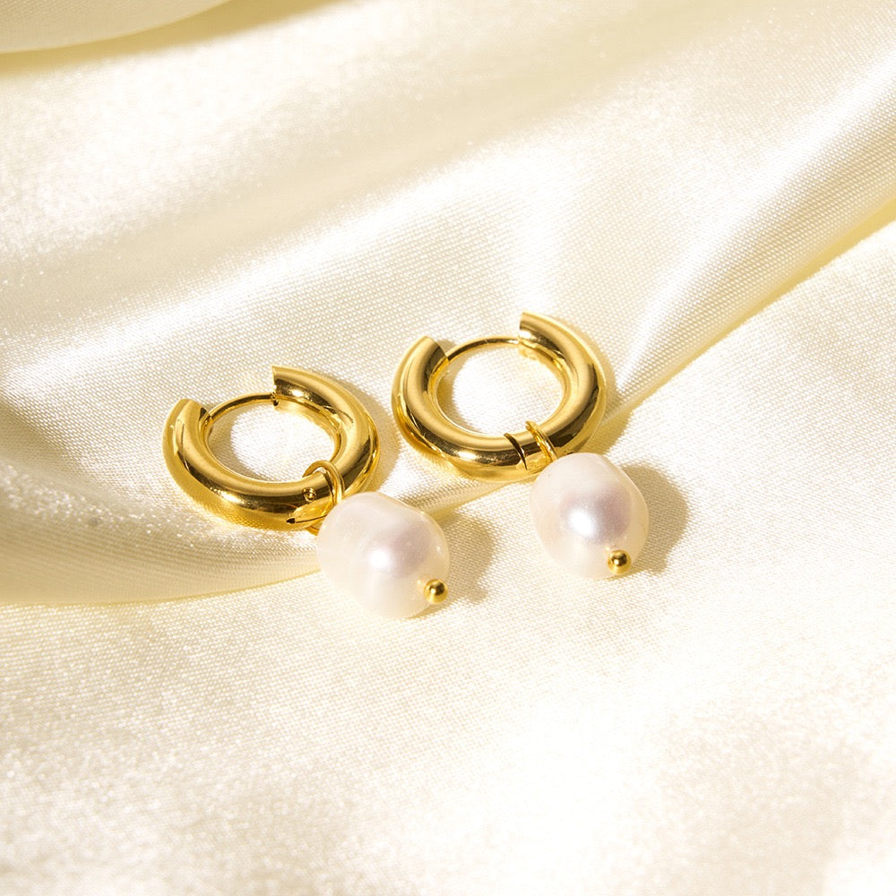 Junta Classic pearl hoops