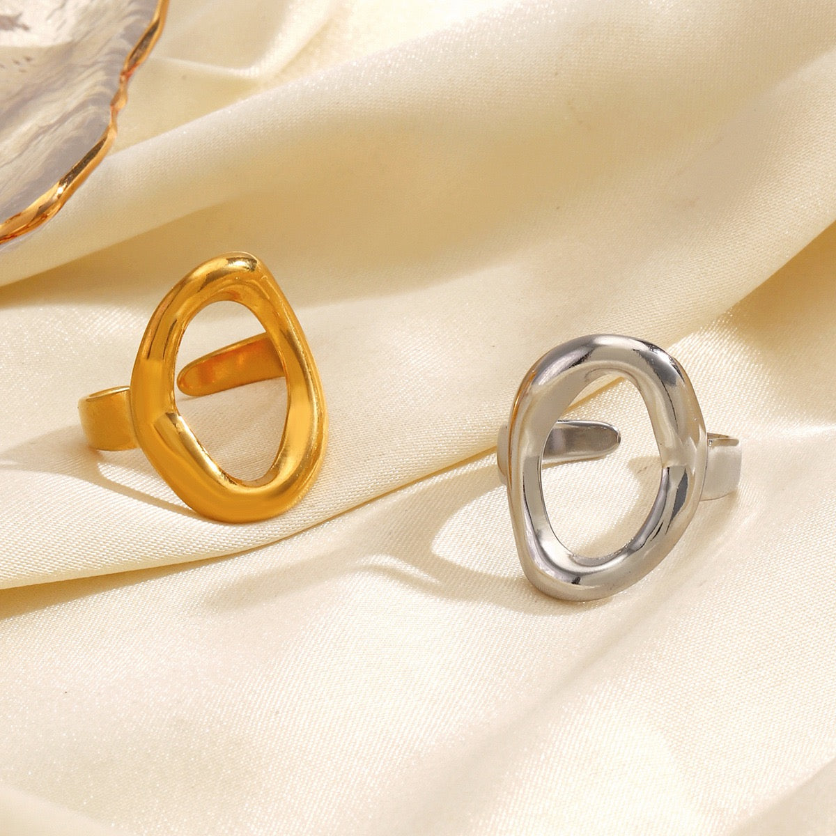 Atlanta Oval rings