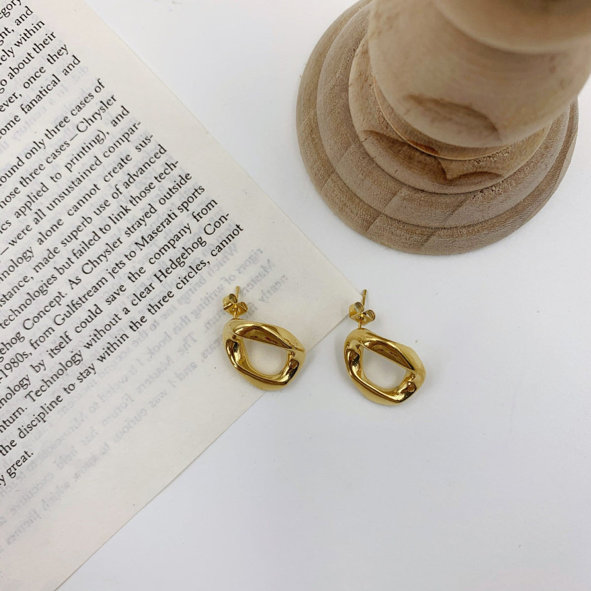 Oval hoops earrings