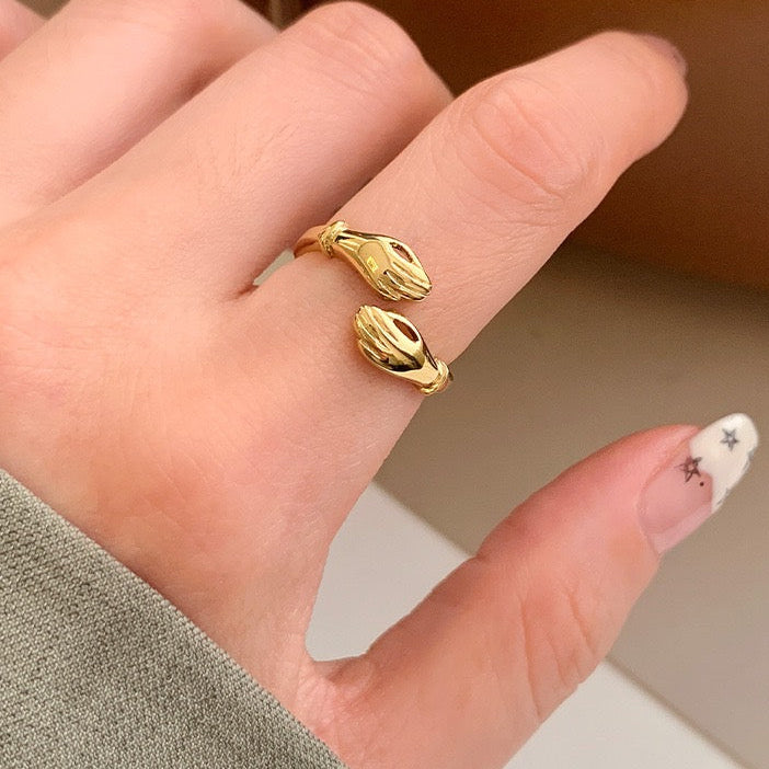 Amorette Hug Ring