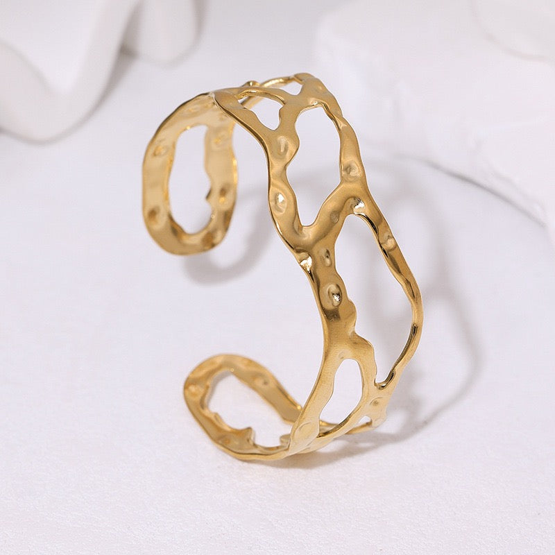 Izzie bangle