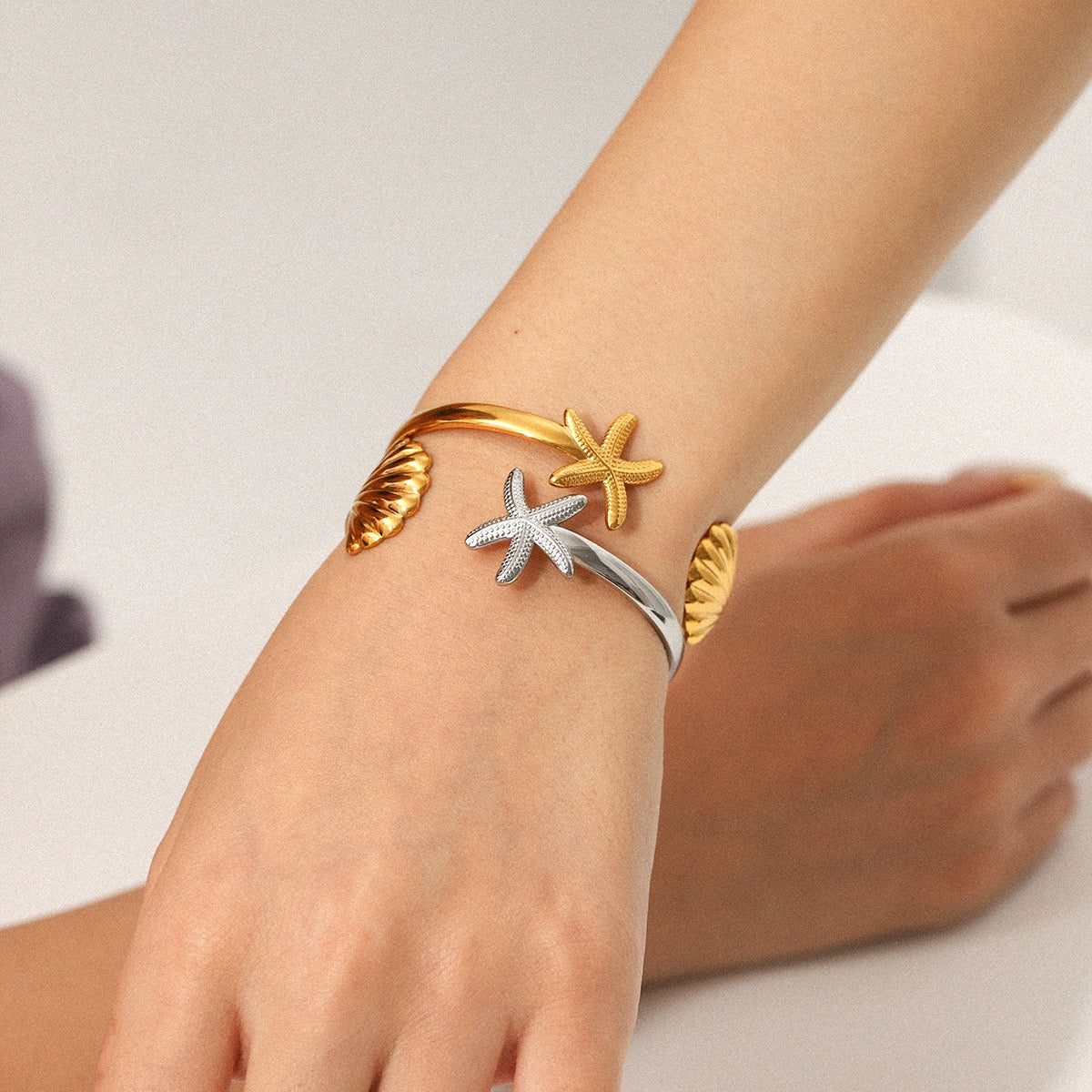 Two tones shell bangle