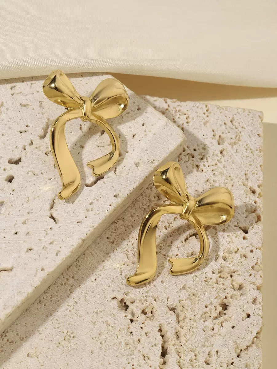 Pearly bows and butterfly earrings