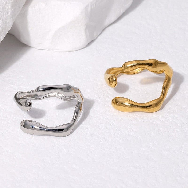 Boorea triangle studs