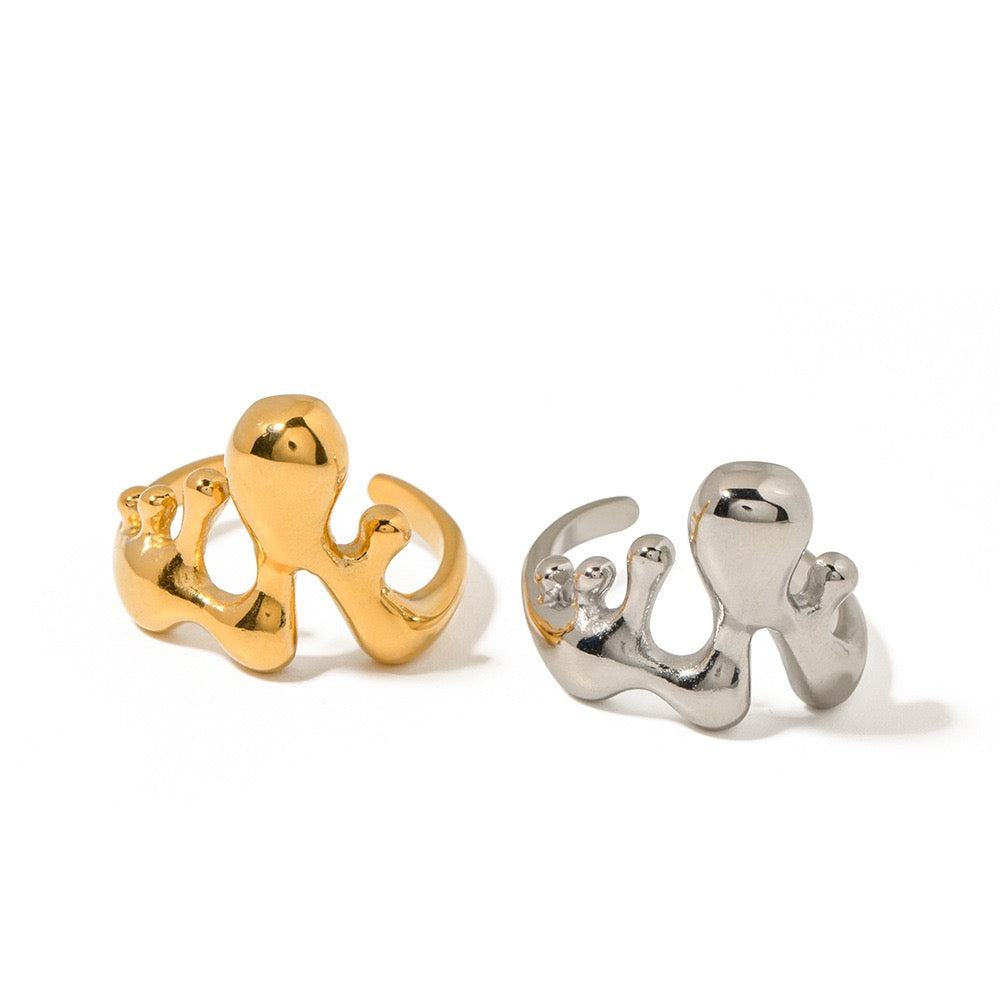 Boorea triangle studs