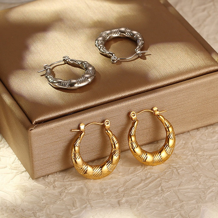 Reminiscence hoops earrings