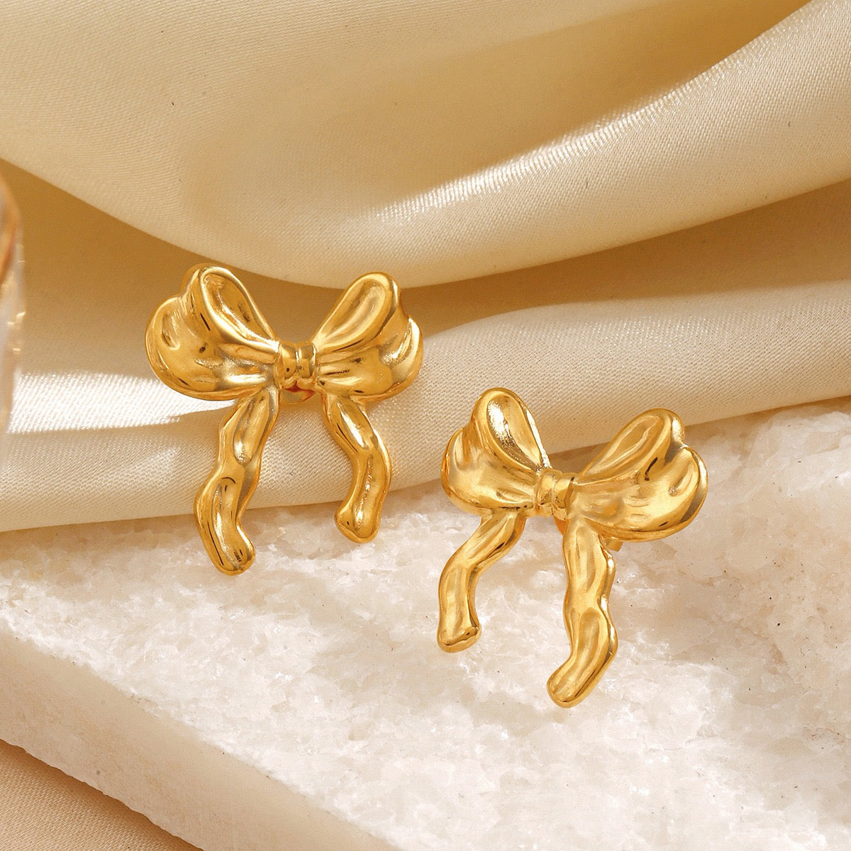 Pearly bows and butterfly earrings