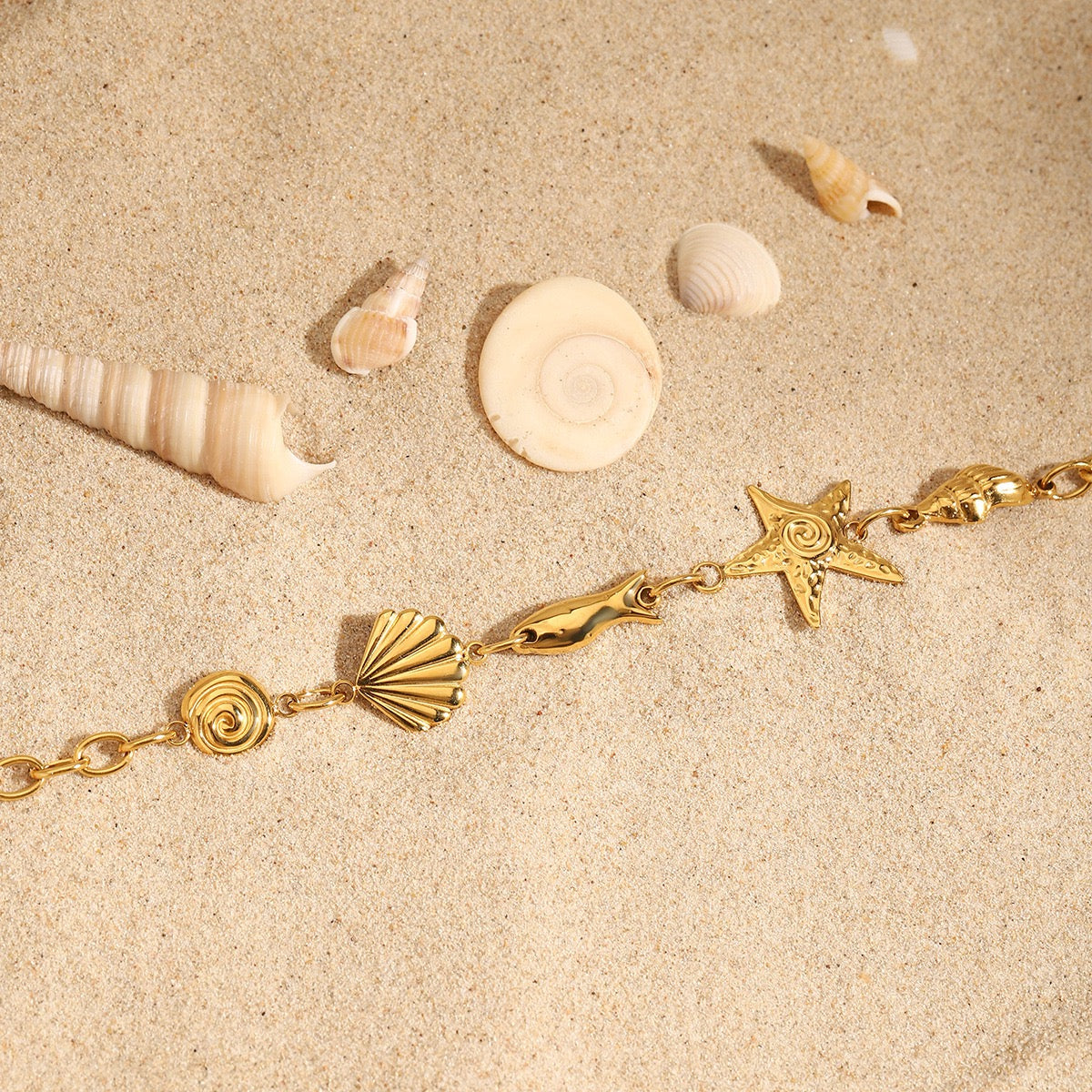 Nicola swirl necklace