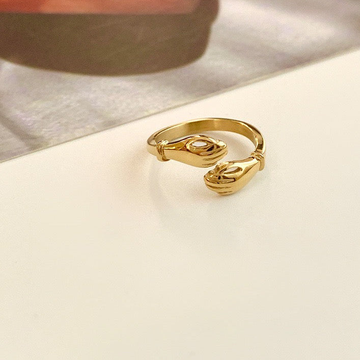 Amorette Hug Ring