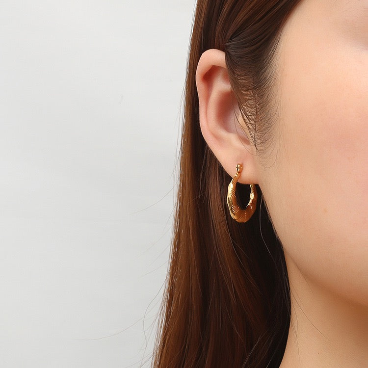Reminiscence hoops earrings