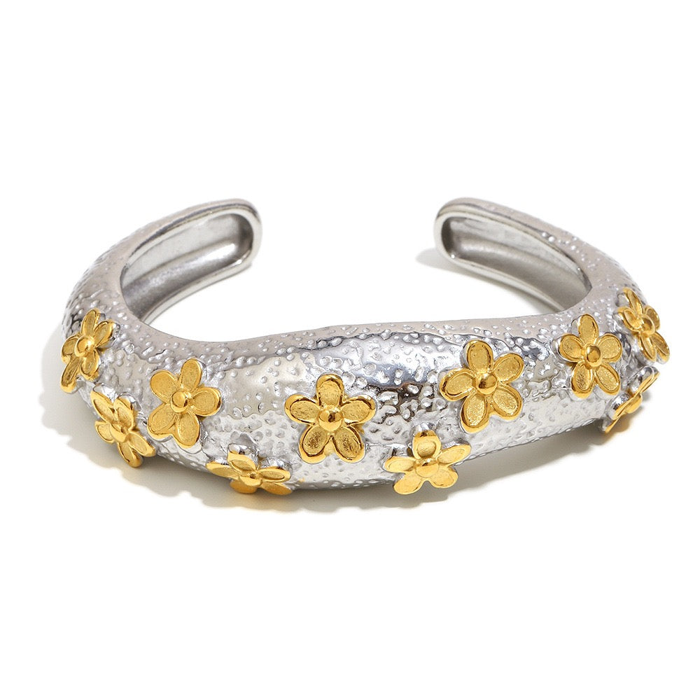 Daliah flower bangle