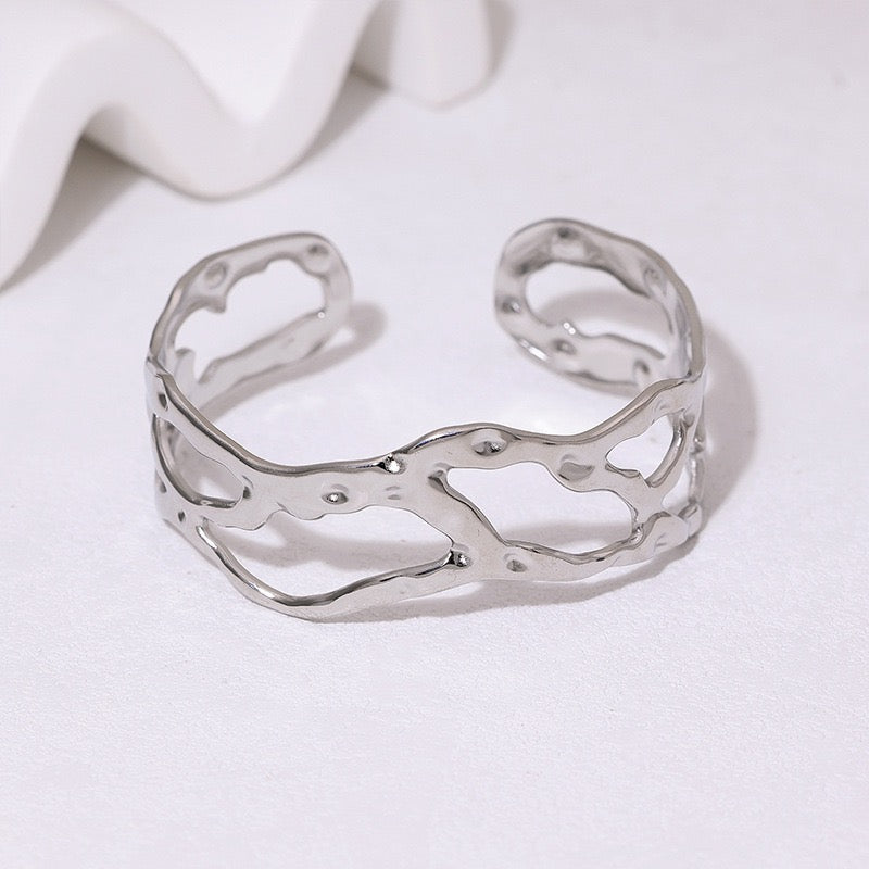 Izzie bangle