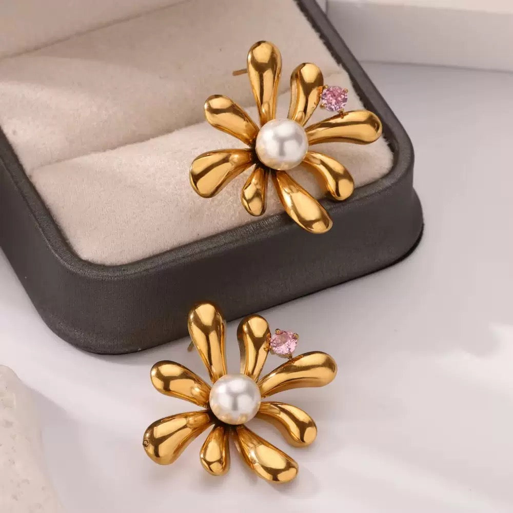 Pearly flower earrings